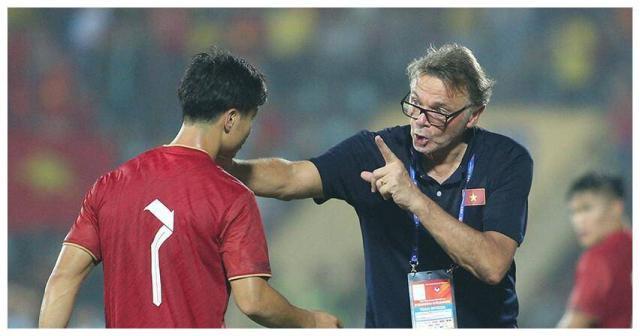 开云体育2023-亚运队8人将获国足征召 右路补强换血力度够不够？